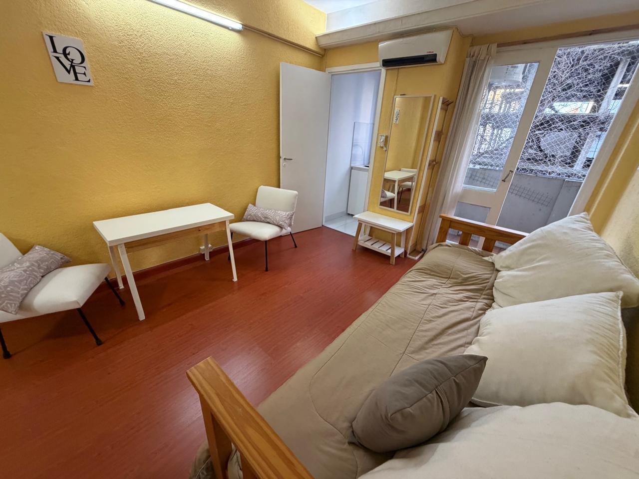 VENTA DEPARTAMENTO AMBIENTE Y MEDIO AL FRENTE — foto 1
