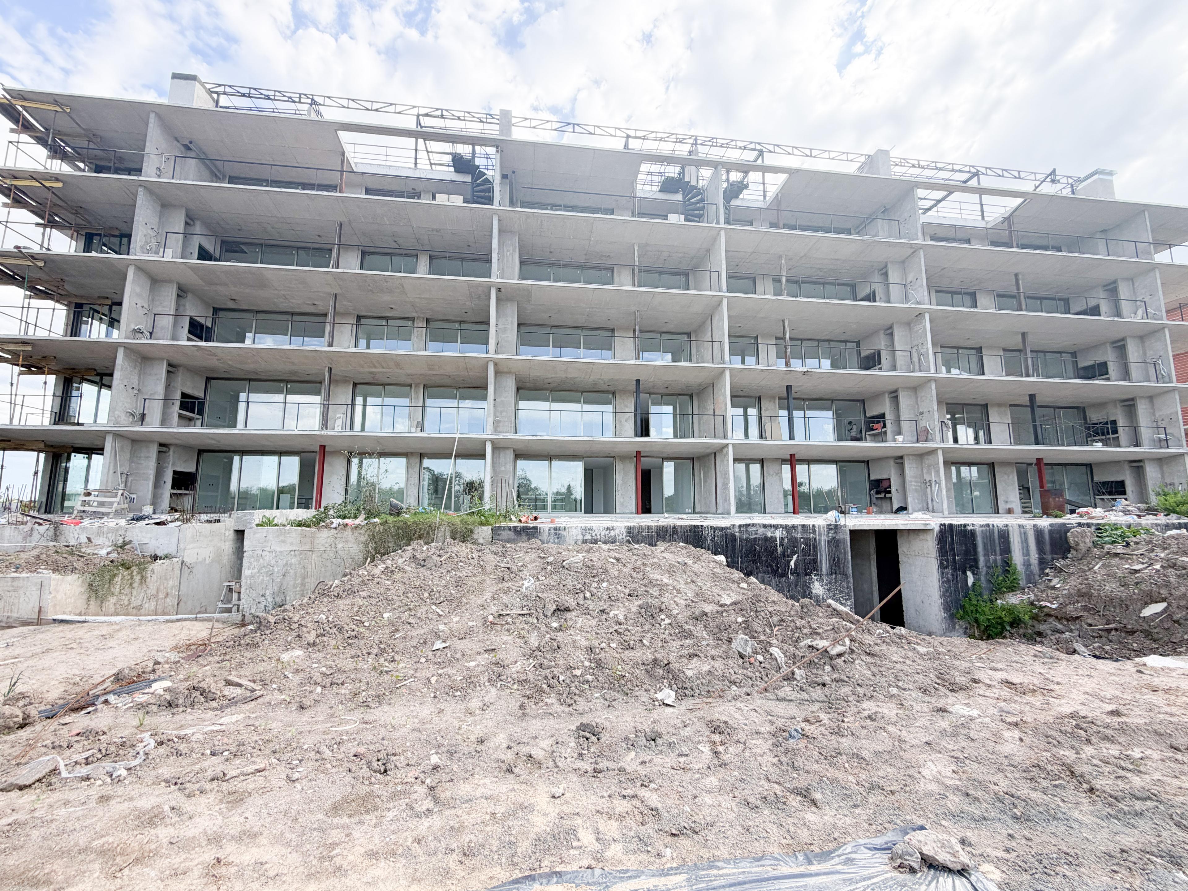 TRES AMB, EN PLANTA BAJA CON JARDIN Y PARRILLA — foto 1