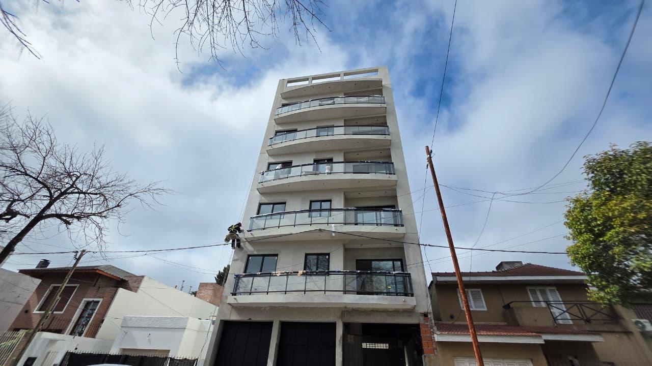 DEPARTAMENTO EN VENTA DE 3 DORMITORIOS EN LA PLATA — foto 1