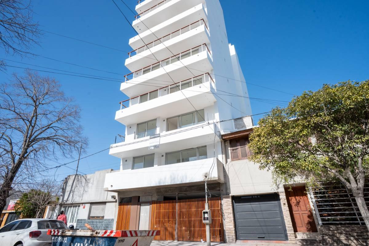 SEMIPISO DE DOS DORMITORIOS EN VENTA EN LA PLATA — foto 1