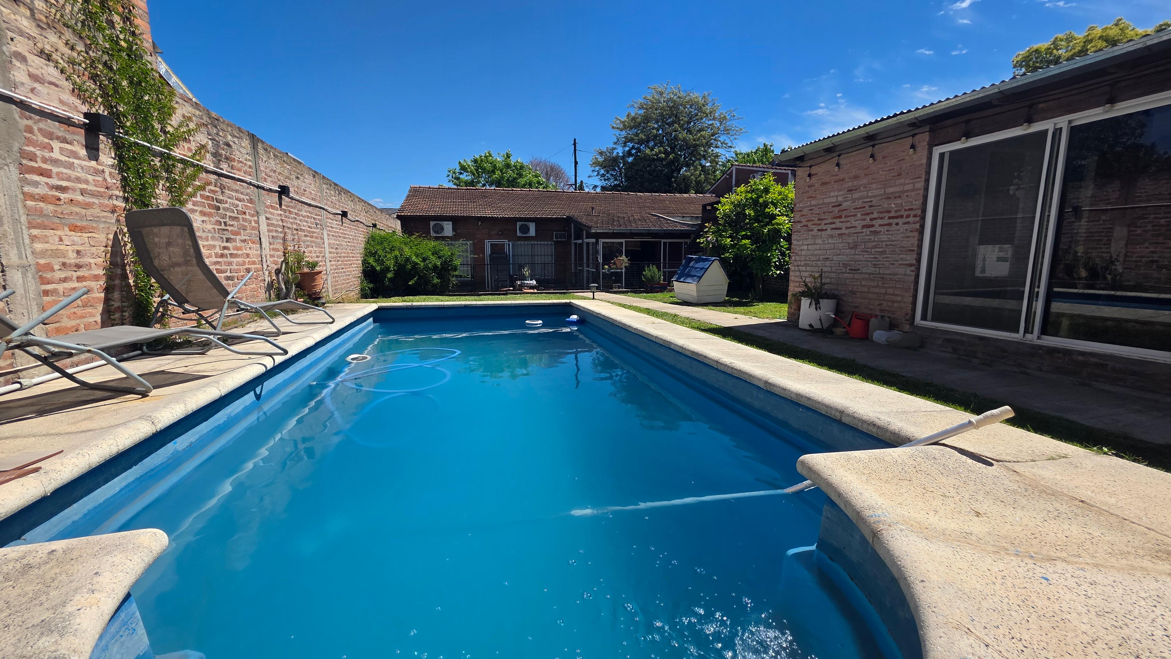 Venta - Casa con pileta - Don Torcuato — foto 1