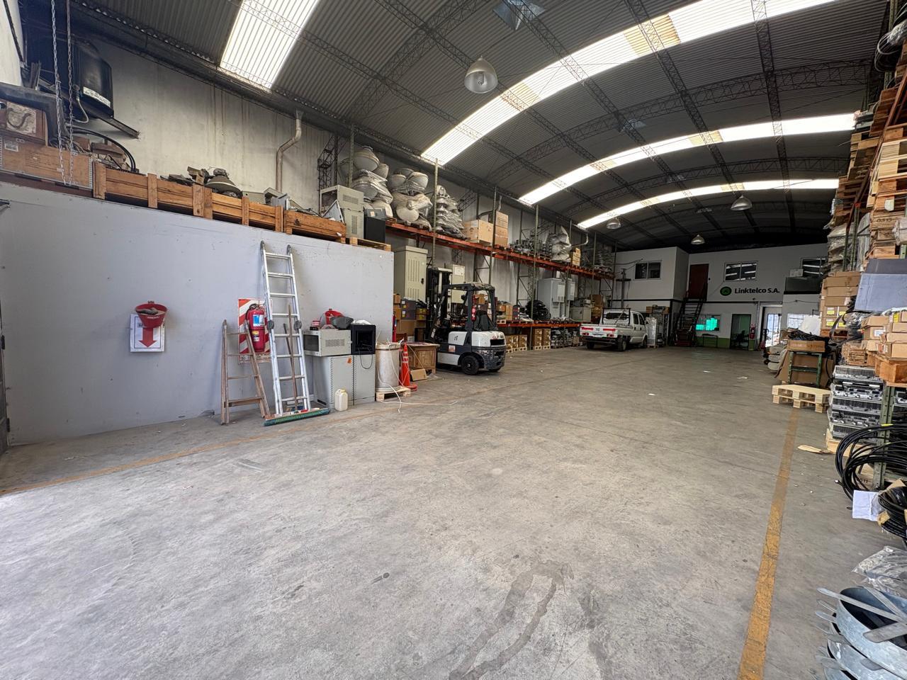 VENTA GALPON 360MTS2 MORON APTO CREDITO — foto 1