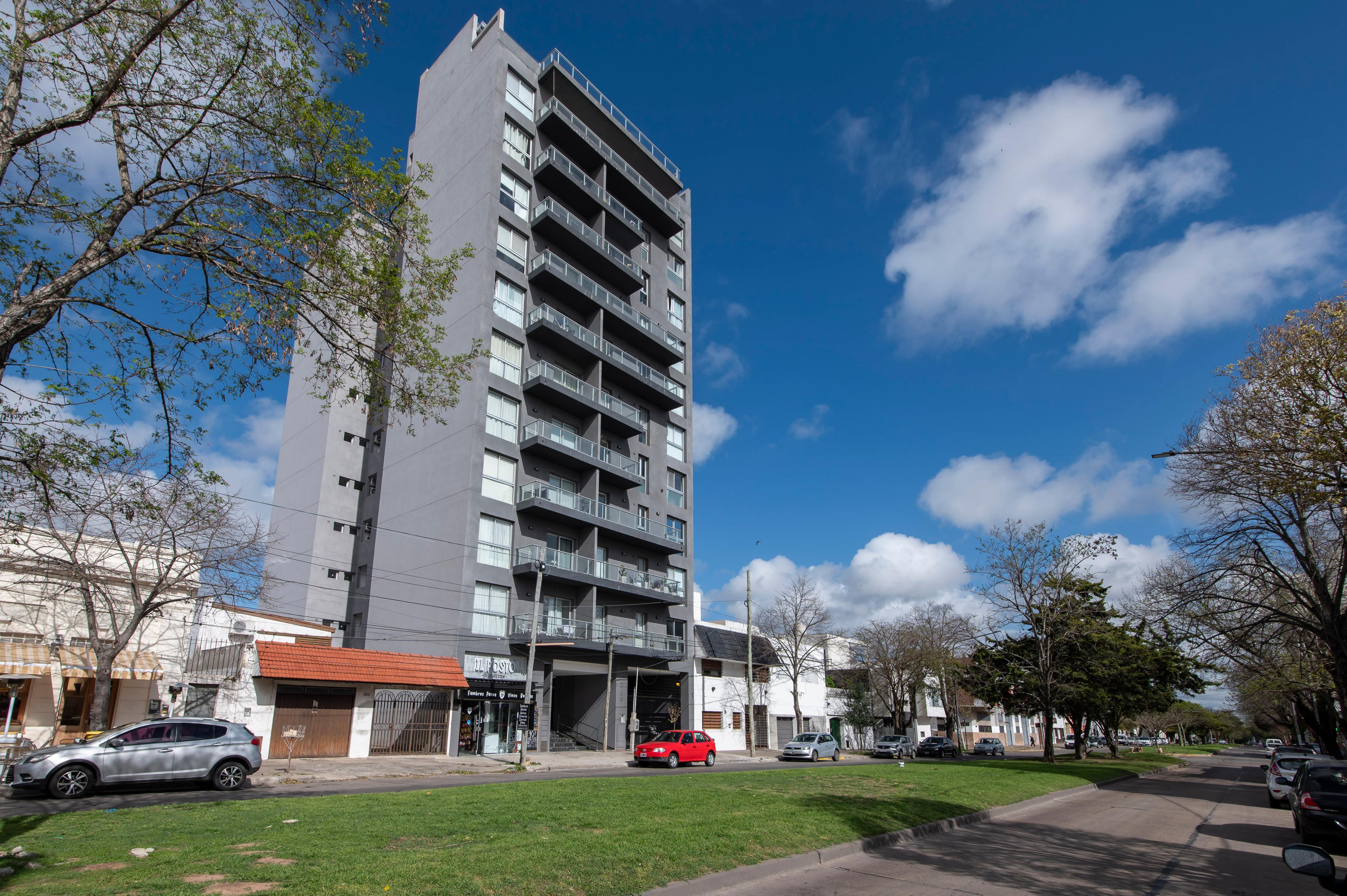 DEPARTAMENTO EN VENTA EN LA PLATA DE 2 DORMITORIOS Y COCHERA — foto 1
