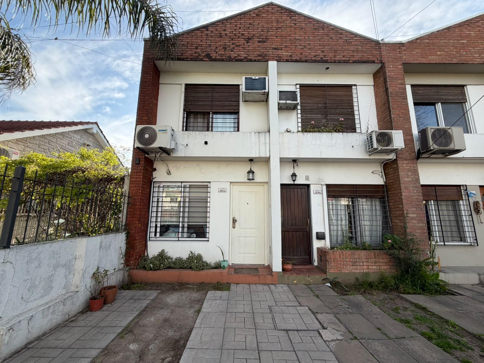 Casa Duplex en venta en Castelar — foto 1