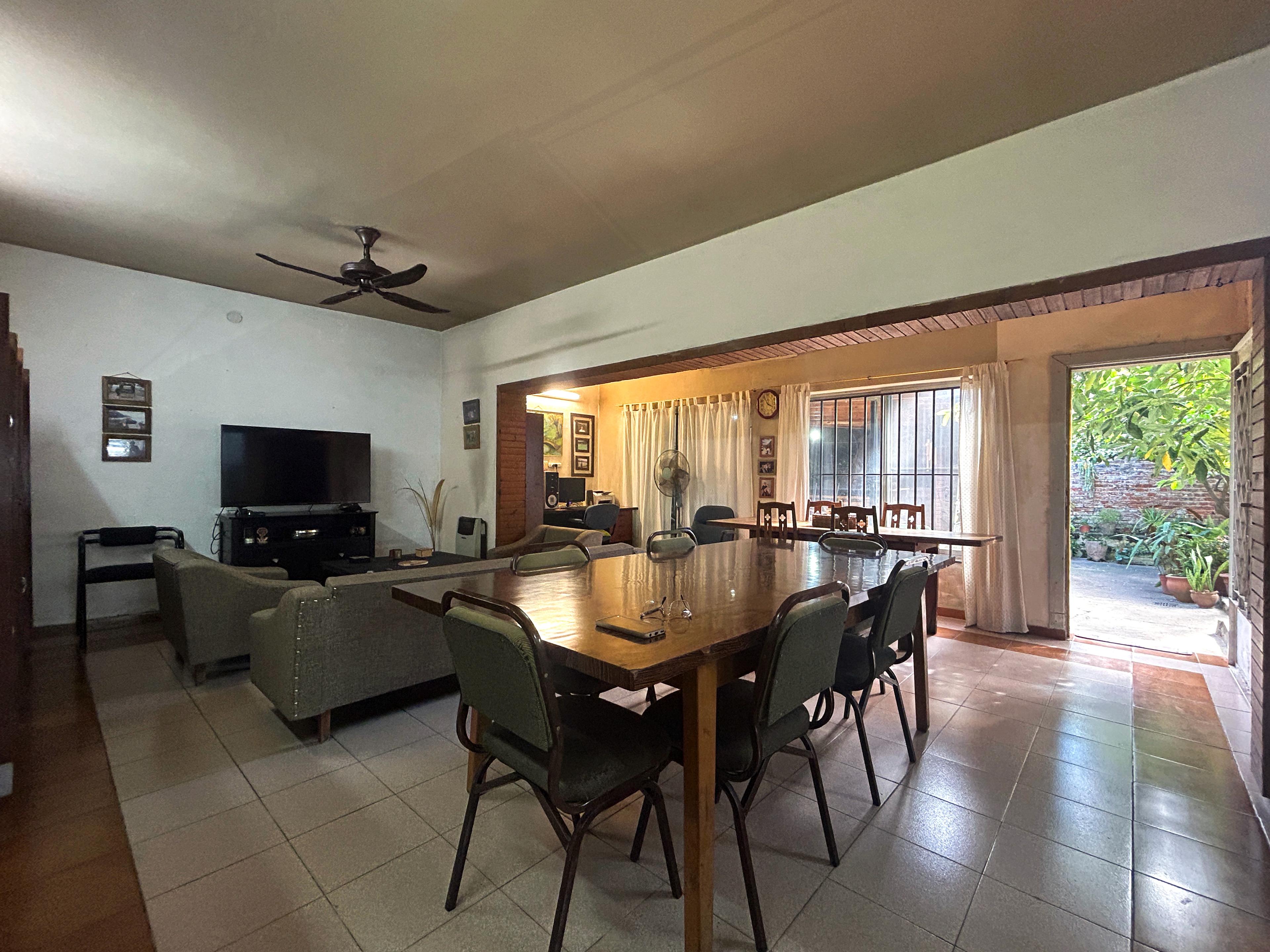 Venta Casa de 3 Dormitorios con patio y cochera + Departamento en PA | Azcuénaga, Rosario — foto 1