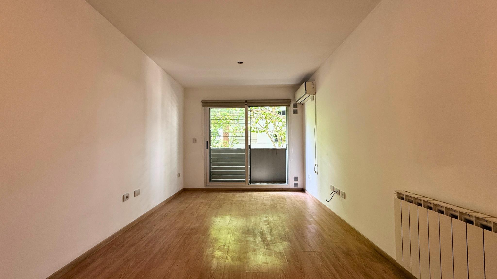 Venta Departamento de 2 Dormitorios con balcón corrido y cochera en Lourdes, Rosario — foto 1