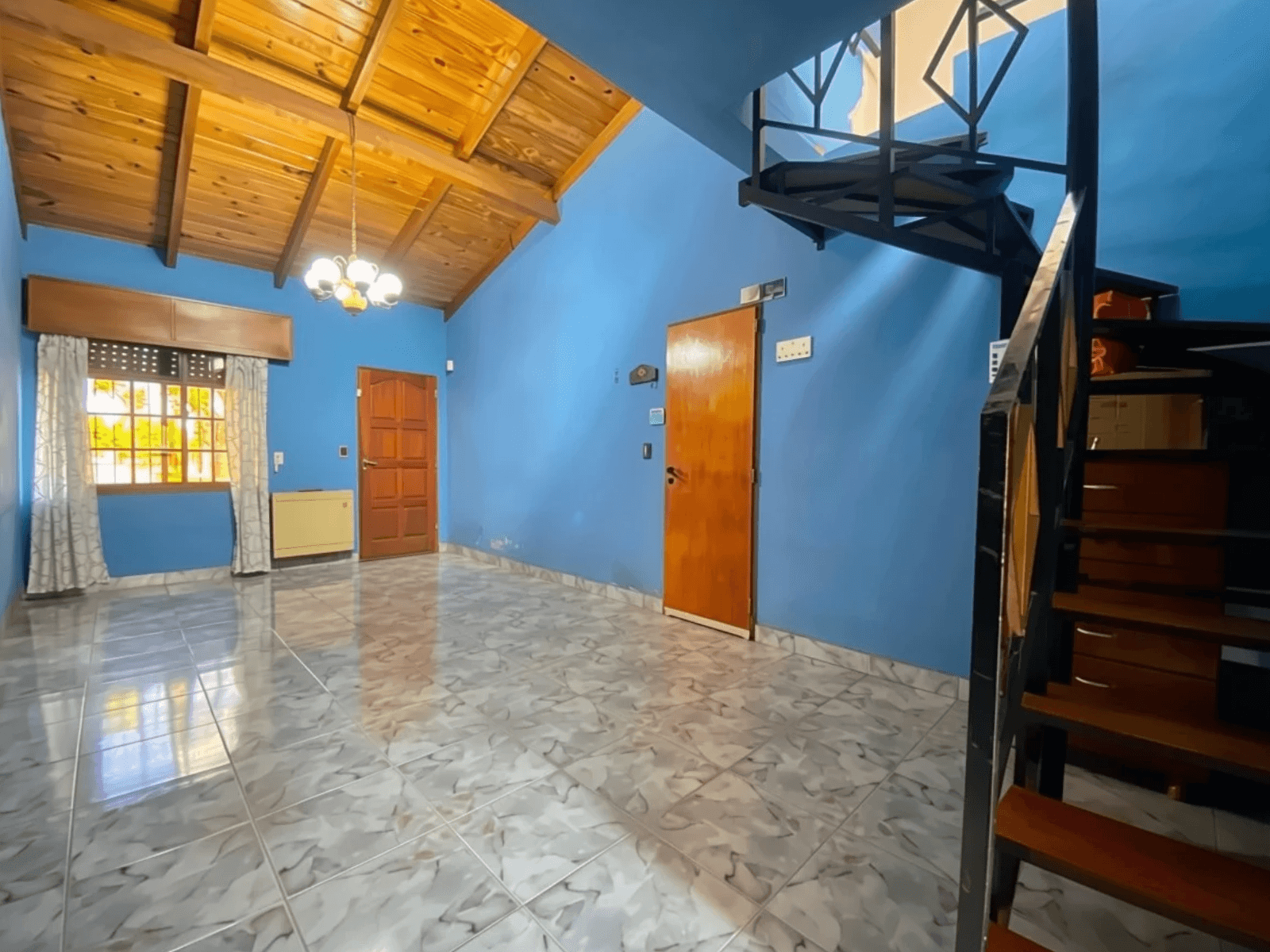 Venta Casa de 3 Dormitorios con patio, quincho y cochera en Las Delicias, Rosario — foto 1