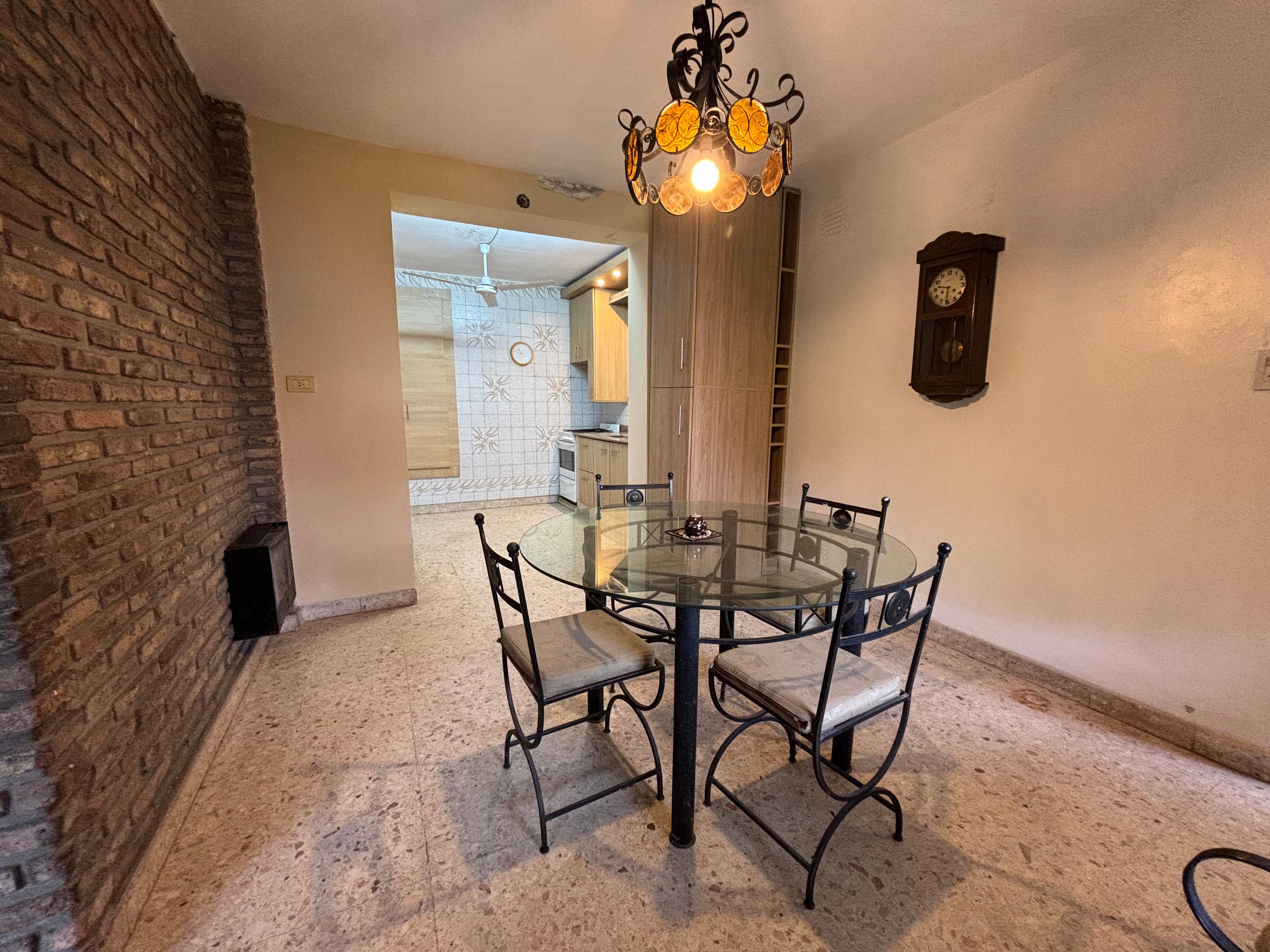 CASA EN VENTA DE 3 DORMITORIOS PATIO Y COCHERA EN ZONA SUR — foto 1