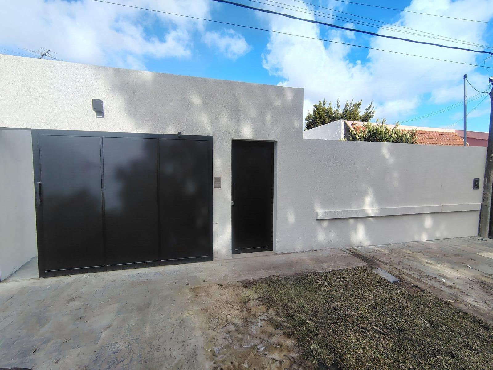 132 bis y 510 - CASA DE 3 DORMITORIOS, DOBLE PATIO, REFACCIONADA EN SU TOTALIDAD. — foto 1