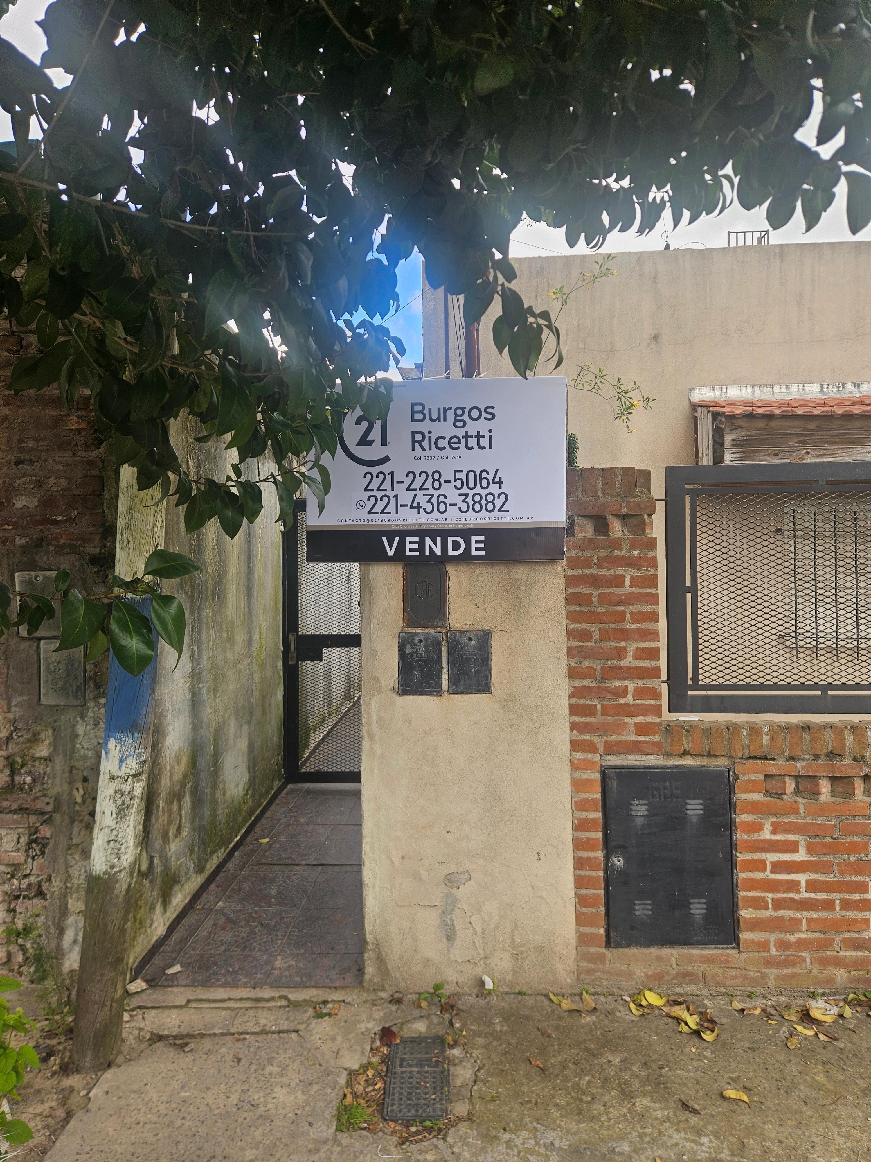 Ph de 2 Dormitorios con Quincho a Refaccionar en Venta — foto 1