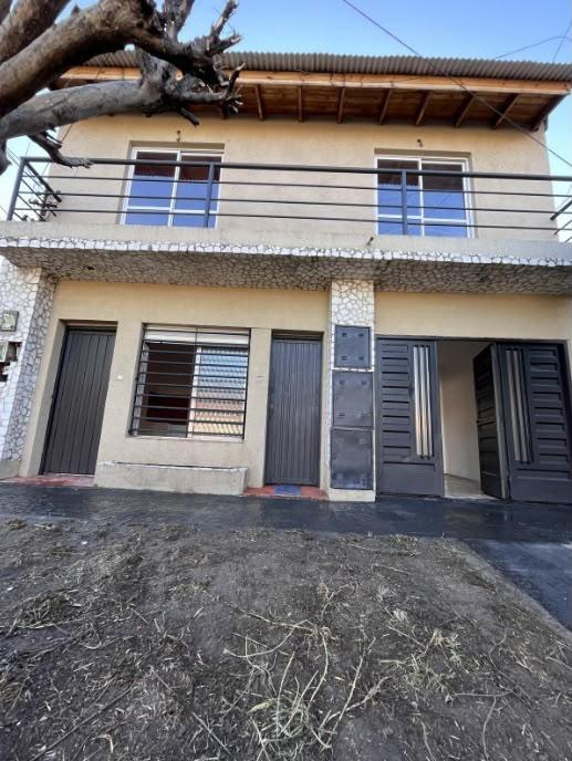 Dos Excelentes departamentos en block en venta en Lanus — foto 1