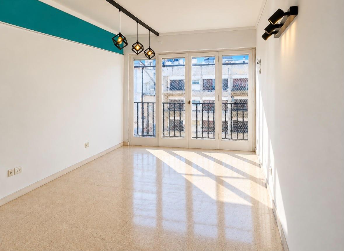 ALQUILER DEPARTAMENTO 3 AMBIENTES CON DEPENDENCIA POR AVENIDA COLON — foto 1