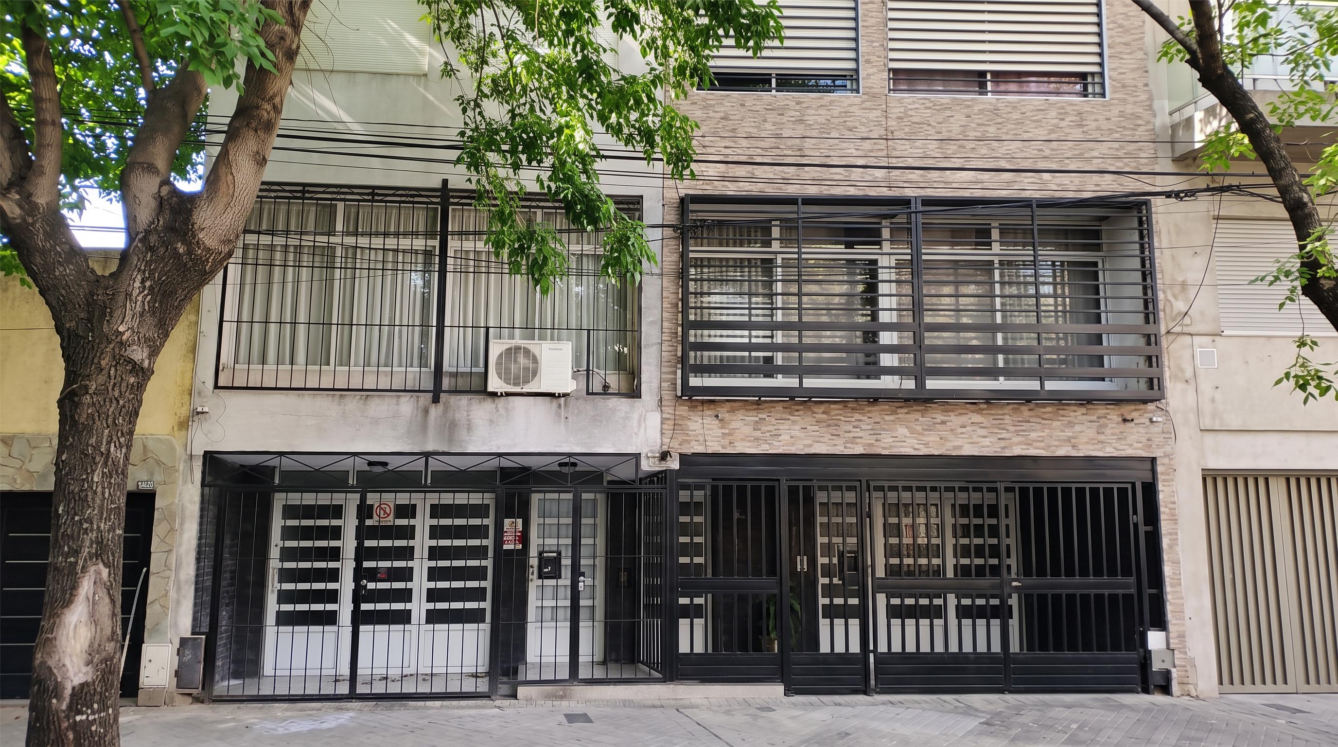 Dos Dormitorios con Comodín - Tres Plantas Exclusivas - APTA CRÉDITO !!! — foto 1