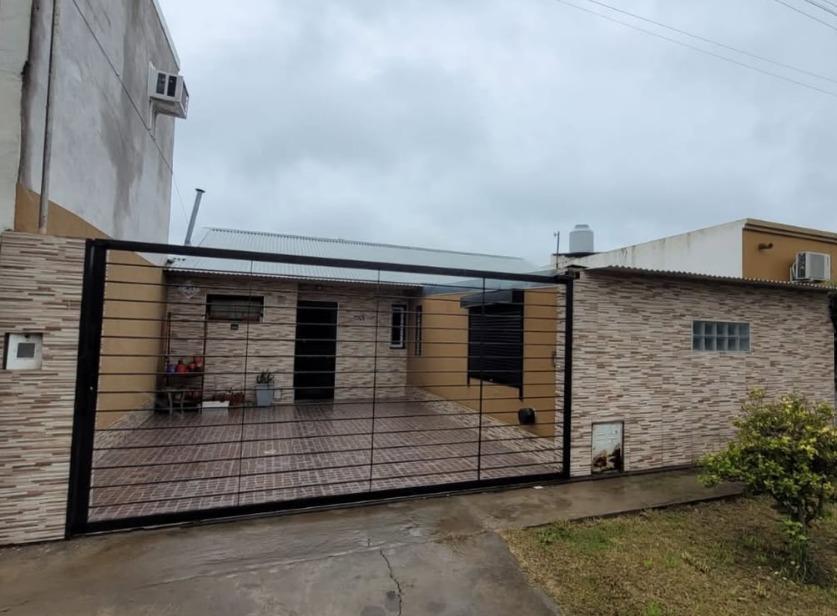 Venta Casa De 2 Dormitorios En Perez — foto 1
