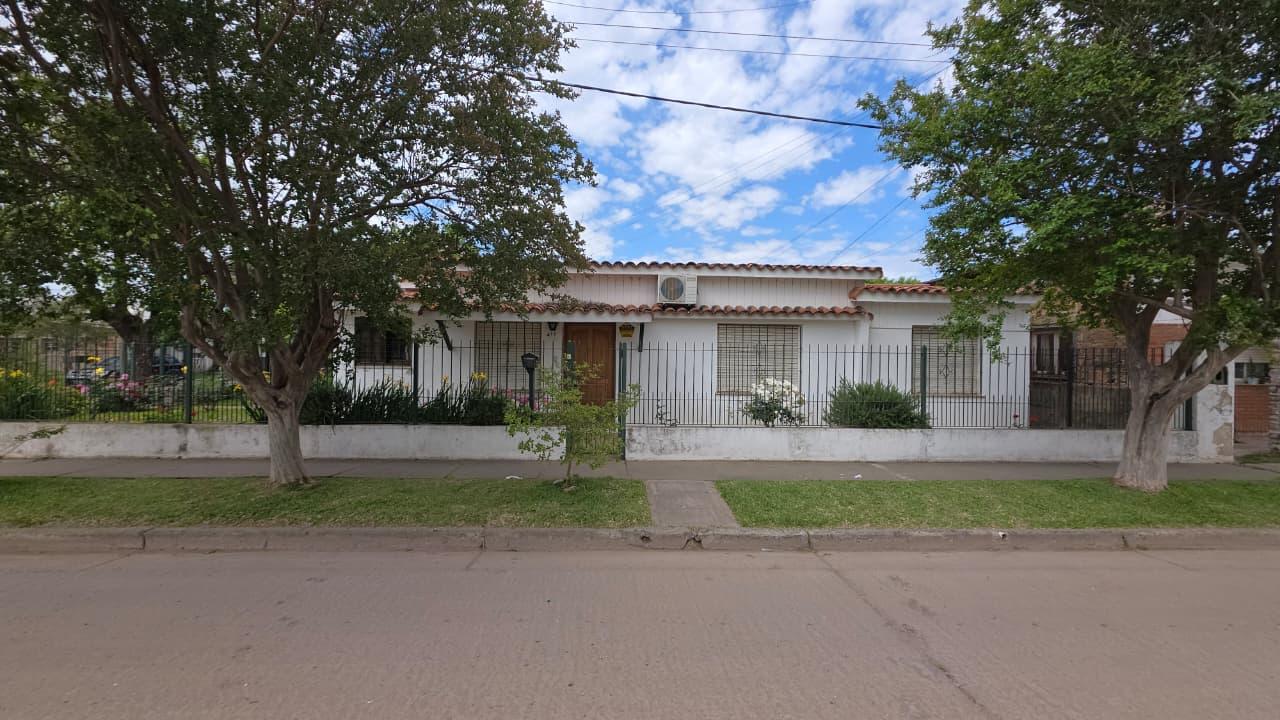 Casa en venta - 3 Dormitorios - Roldán - Centro 645 M2 — foto 1