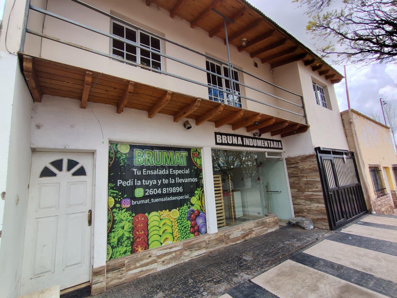 VENTA DE DOS DEPARTAMENTOS Y LOCAL COMERCIAL — foto 1